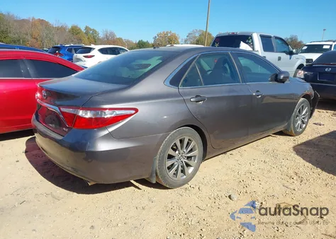 2015 Toyota Camry Xle z USA, uszkodzony, nr VIN 4T1BF1FK9FU875306